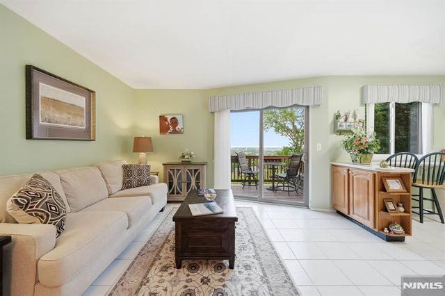 88 Metro Vista Drive, Hawthorne, NJ 07506