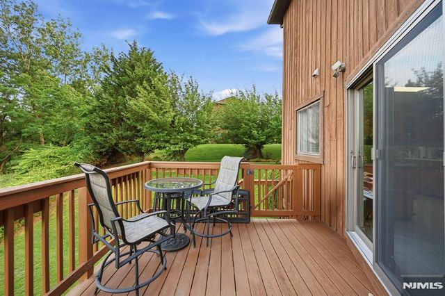 88 Metro Vista Drive, Hawthorne, NJ 07506