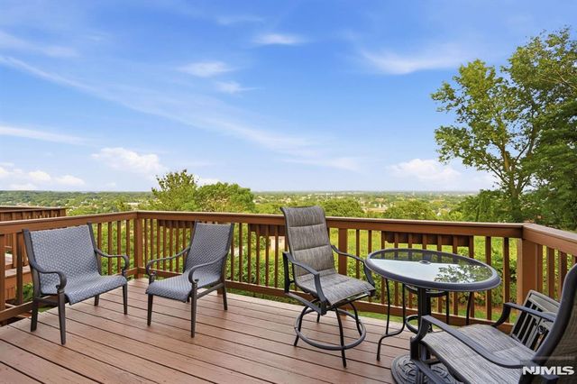 88 Metro Vista Drive, Hawthorne, NJ 07506