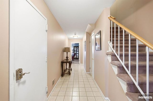 88 Metro Vista Drive, Hawthorne, NJ 07506