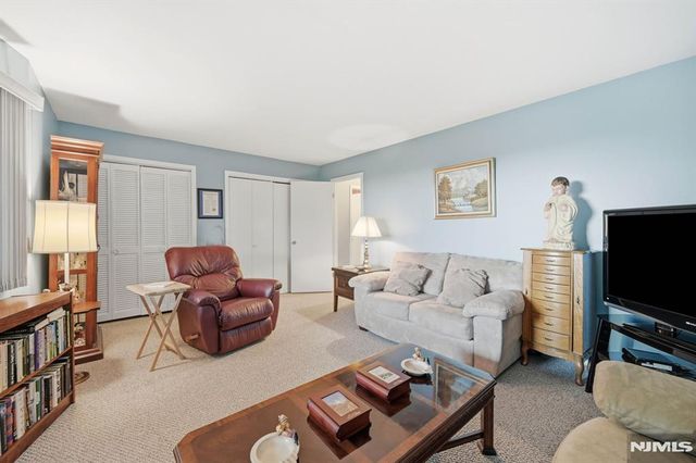88 Metro Vista Drive, Hawthorne, NJ 07506