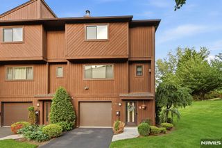 88 Metro Vista Drive, Hawthorne, NJ 07506