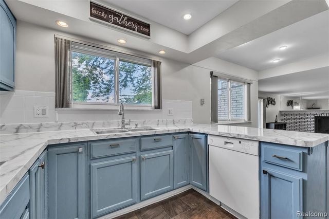 28595 San Carlos Street, Southfield, MI 48076