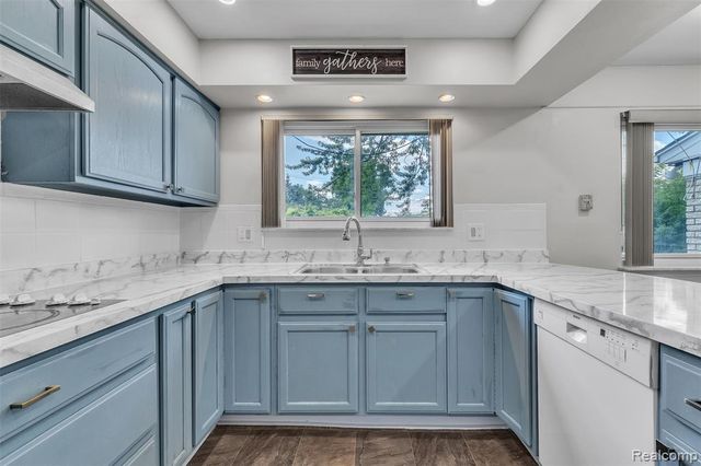 28595 San Carlos Street, Southfield, MI 48076