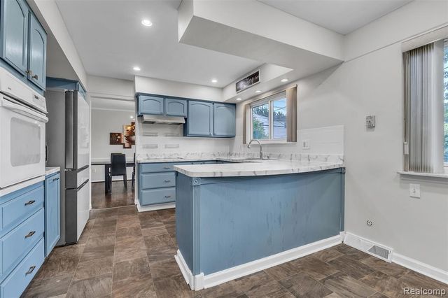 28595 San Carlos Street, Southfield, MI 48076