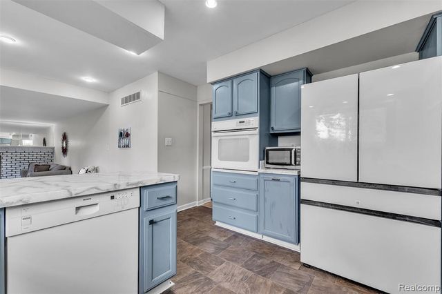 28595 San Carlos Street, Southfield, MI 48076