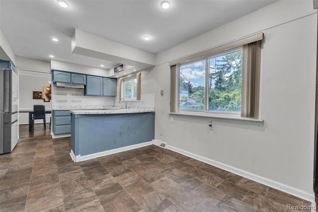 28595 San Carlos Street, Southfield, MI 48076