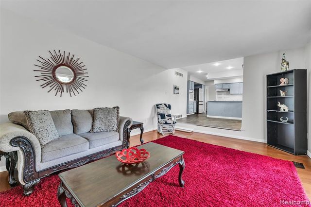 28595 San Carlos Street, Southfield, MI 48076