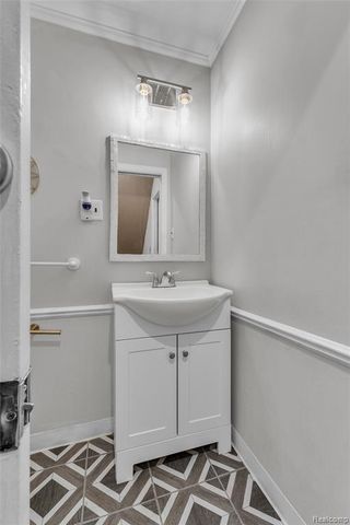 28595 San Carlos Street, Southfield, MI 48076