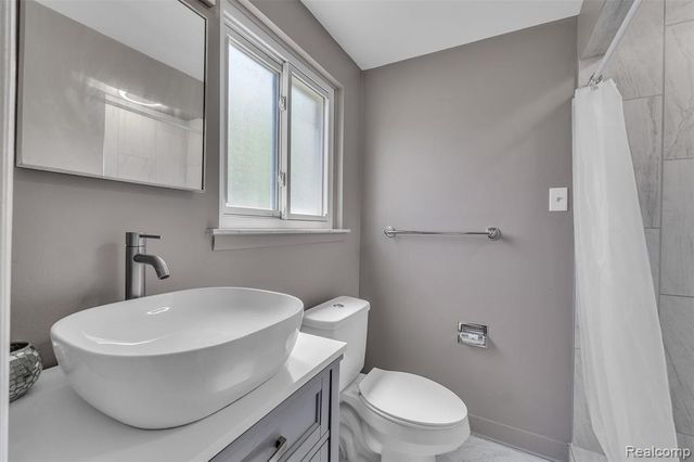 28595 San Carlos Street, Southfield, MI 48076