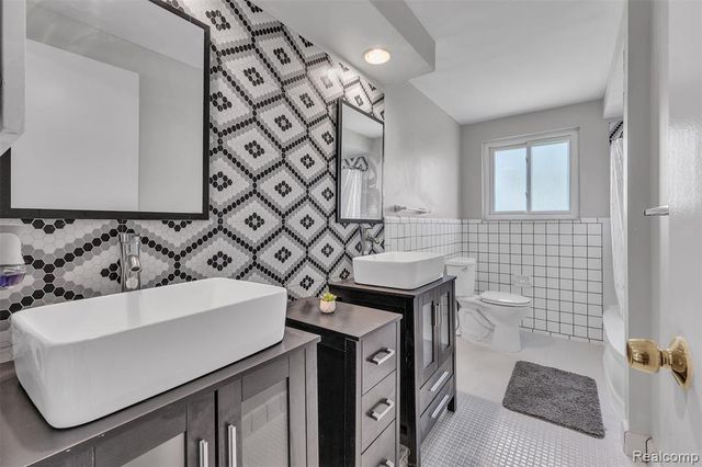 28595 San Carlos Street, Southfield, MI 48076