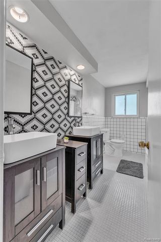 28595 San Carlos Street, Southfield, MI 48076
