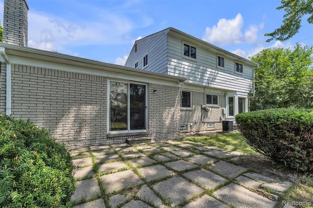 28595 San Carlos Street, Southfield, MI 48076