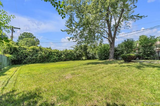 28595 San Carlos Street, Southfield, MI 48076