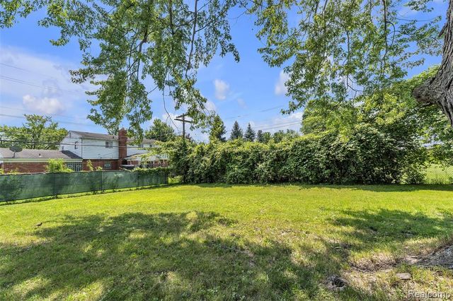28595 San Carlos Street, Southfield, MI 48076