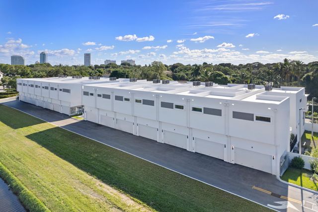 1933 Dock Street, West Palm Beach, FL 33401