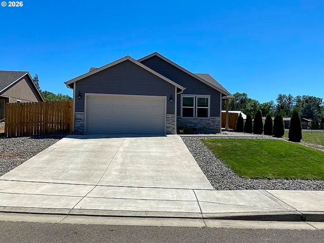 165 COLLINS Rd, Winston, OR 97496