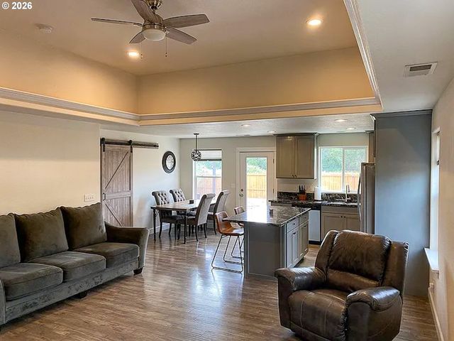 165 COLLINS Rd, Winston, OR 97496