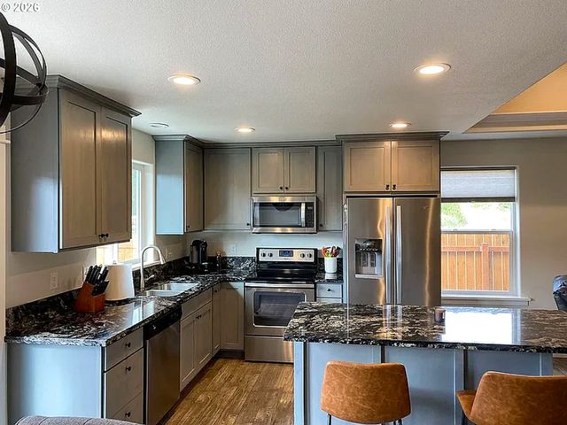165 COLLINS Rd, Winston, OR 97496