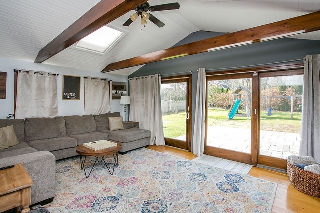 1994 East Main Road, Portsmouth, RI 02871