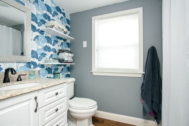 1994 East Main Road, Portsmouth, RI 02871