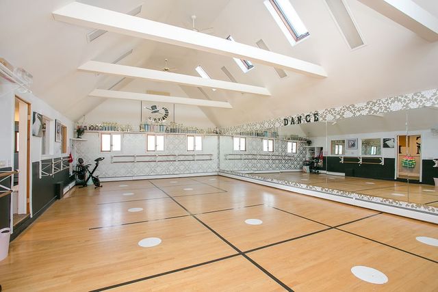 1994 East Main Road, Portsmouth, RI 02871