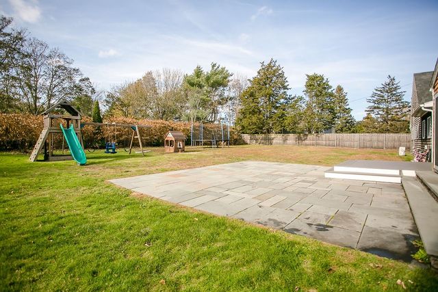 1994 East Main Road, Portsmouth, RI 02871