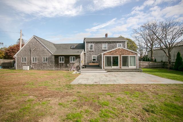 1994 East Main Road, Portsmouth, RI 02871