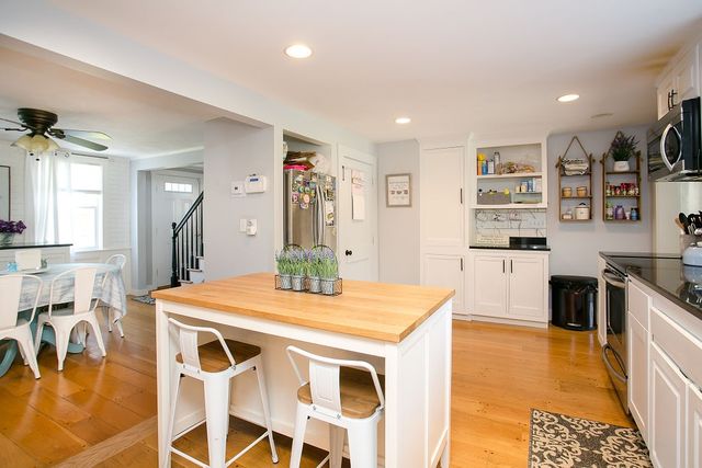 1994 East Main Road, Portsmouth, RI 02871