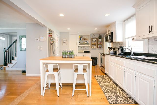 1994 East Main Road, Portsmouth, RI 02871