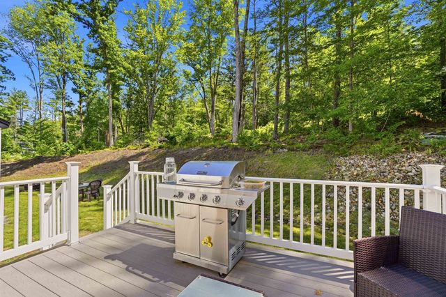 316 Montelona Road, Goffstown, NH 03045