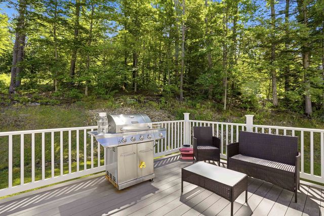 316 Montelona Road, Goffstown, NH 03045