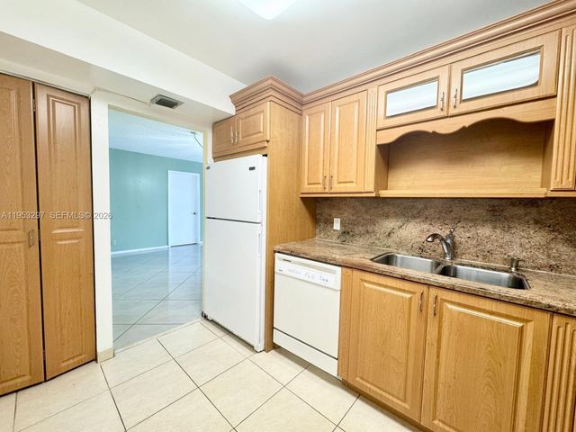 3800 S Ocean Dr 325, Hollywood, FL 33019