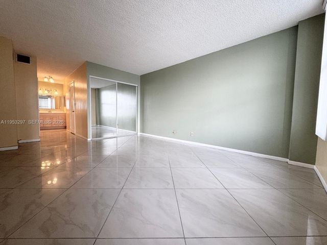 3800 S Ocean Dr 325, Hollywood, FL 33019
