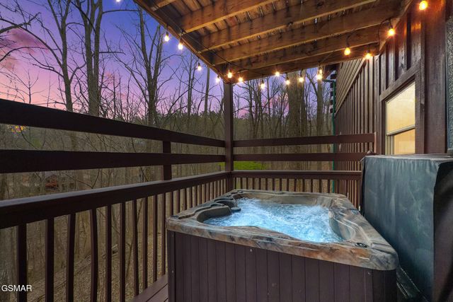 3175 Emerald Springs Loop, Sevierville, TN 37862