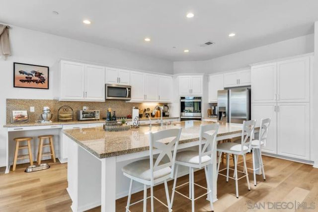 1949 Estancia Pl, Escondido, CA 92029