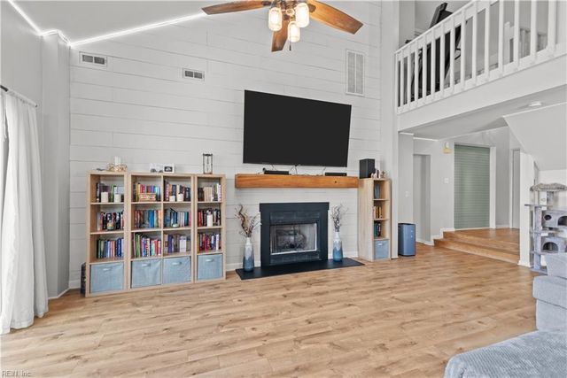 501 E Lake CIR, Chesapeake, VA 23322