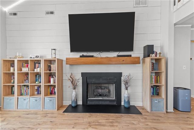 501 E Lake CIR, Chesapeake, VA 23322