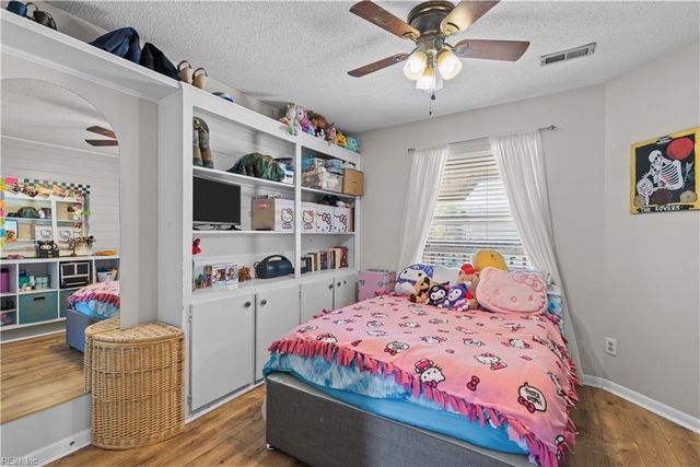 501 E Lake CIR, Chesapeake, VA 23322