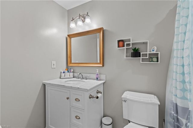 501 E Lake CIR, Chesapeake, VA 23322