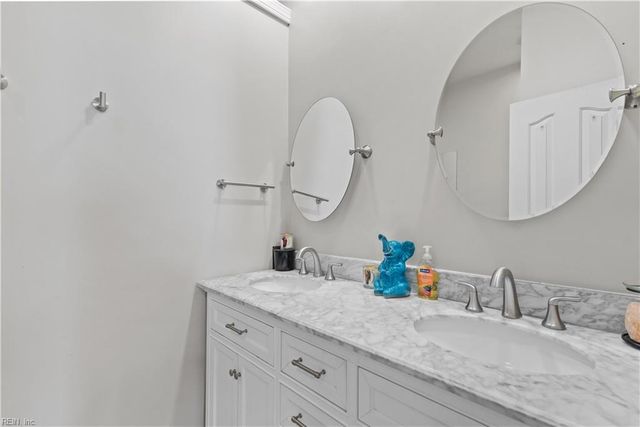 501 E Lake CIR, Chesapeake, VA 23322