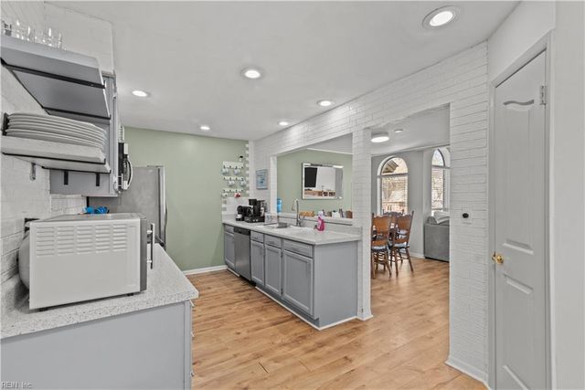 501 E Lake CIR, Chesapeake, VA 23322