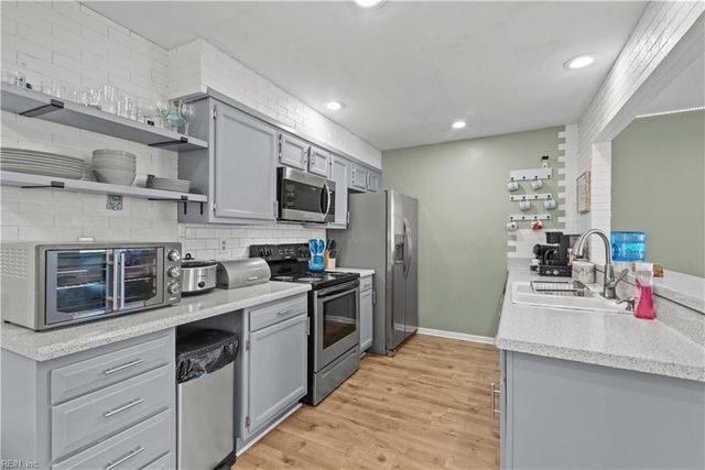 501 E Lake CIR, Chesapeake, VA 23322