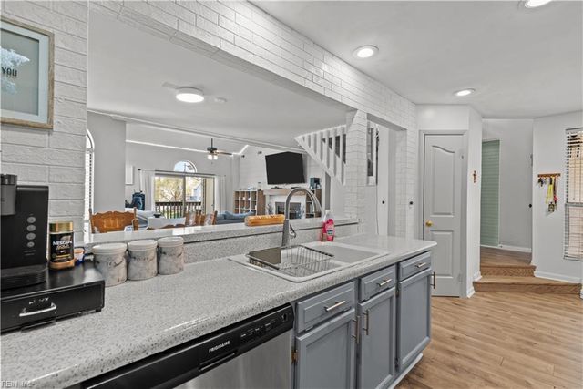 501 E Lake CIR, Chesapeake, VA 23322