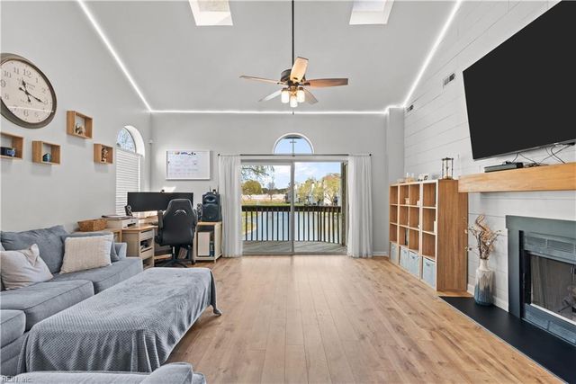 501 E Lake CIR, Chesapeake, VA 23322