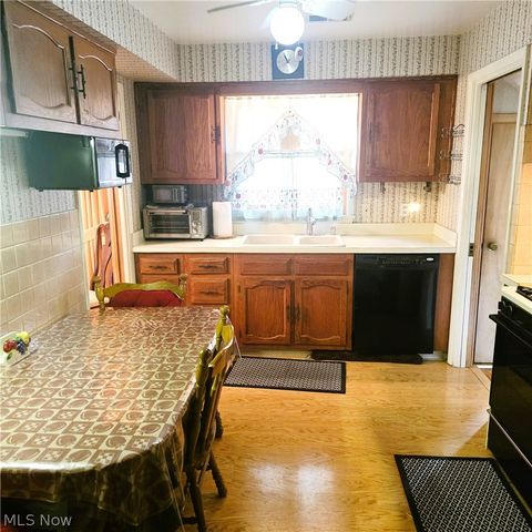 8201 Manorford Drive, Parma, OH 44129