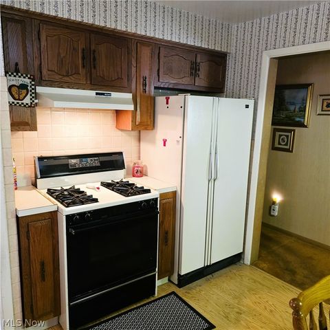 8201 Manorford Drive, Parma, OH 44129