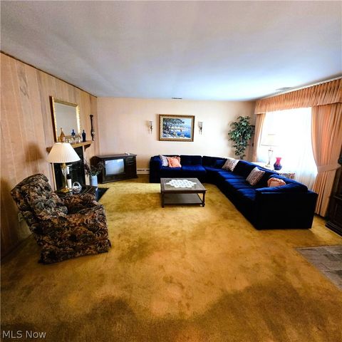 8201 Manorford Drive, Parma, OH 44129