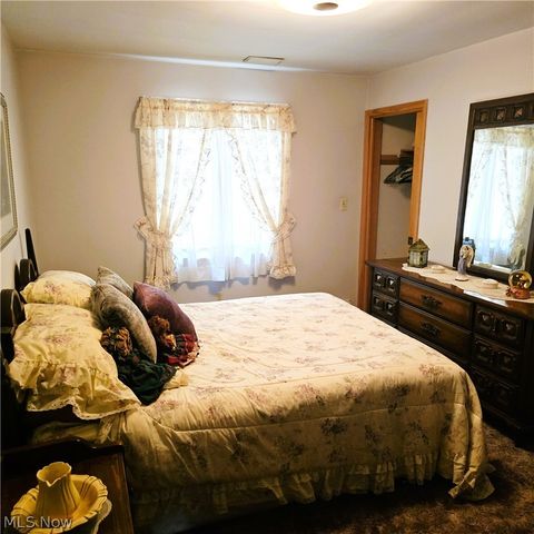 8201 Manorford Drive, Parma, OH 44129