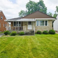 8201 Manorford Drive, Parma, OH 44129